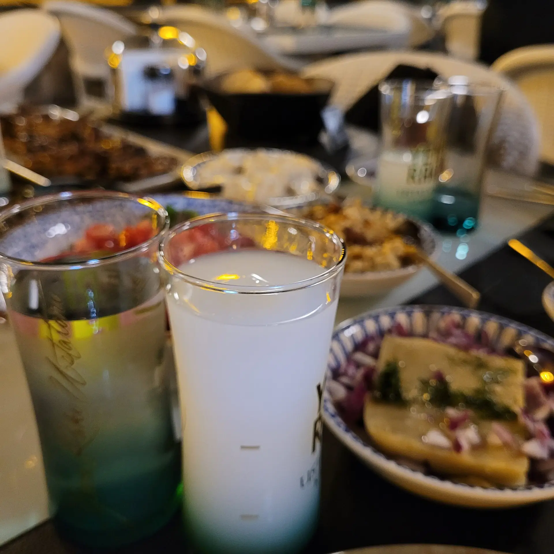 Dudo Meyhane rakı sofrası ve mezeler